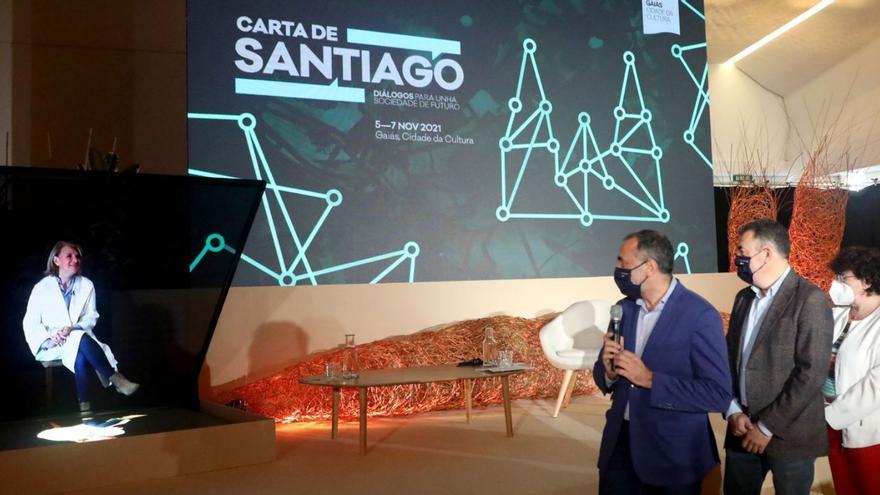 “Dejar de usar el planeta como un basurero”. L a directora de Salud Pública de la OMS, María Neira, abogó ayer por que en la cumbre del clima “se tomen decisiones reales y no se hagan solamente anuncios publicitarios”. Neira, que intervino desde Glasgow mediante una proyección holográfica en el foro internacional Carta de Santiago, pidió un compromiso para “dejar de emplear el planeta como un basurero” y puso el foco en los efectos que pueden tener en las personas los “componentes de la basura electrónica”. | XOÁN REY/EFE