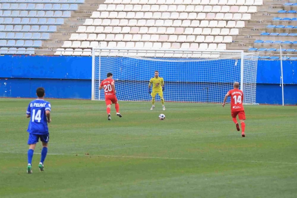 El Lorca Deportiva mejora su imagen pero cae goleado