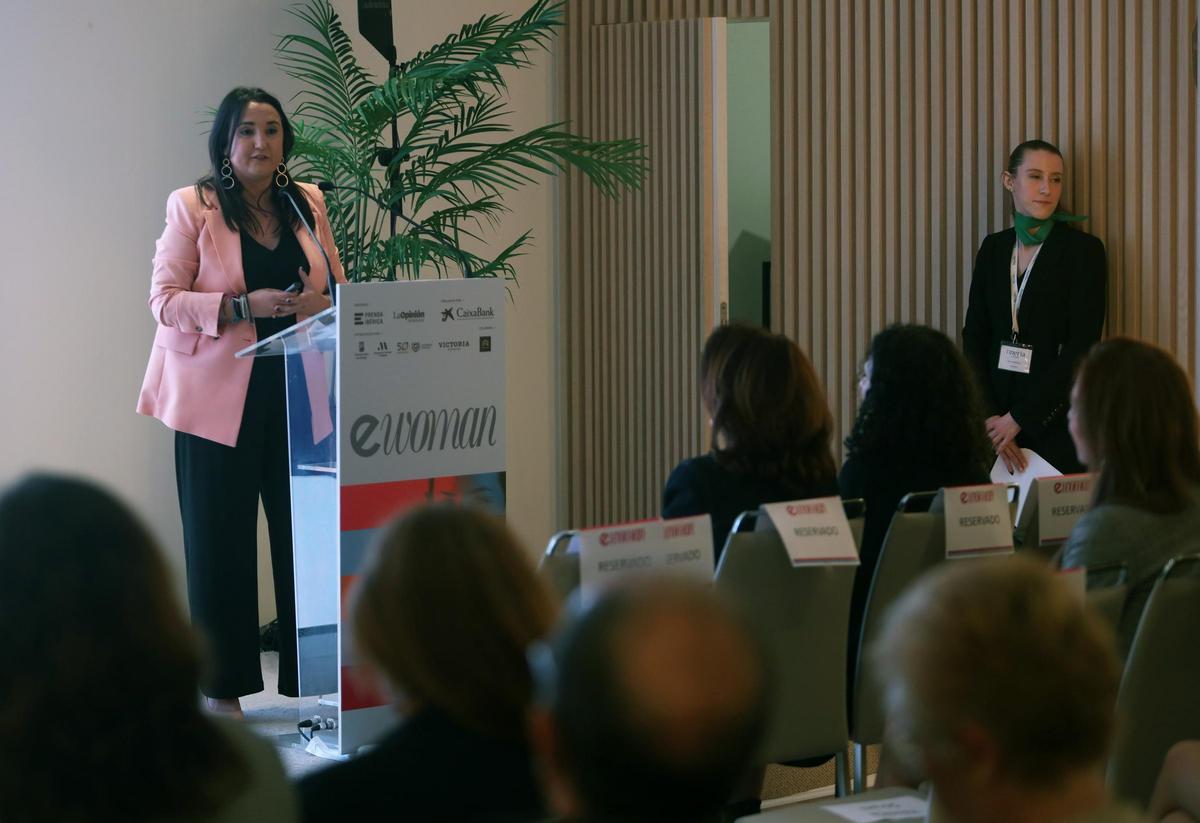 Yésica Stranni, directora de Recursos Humanos de la empresa malagueña Audiolis, durante su intervención