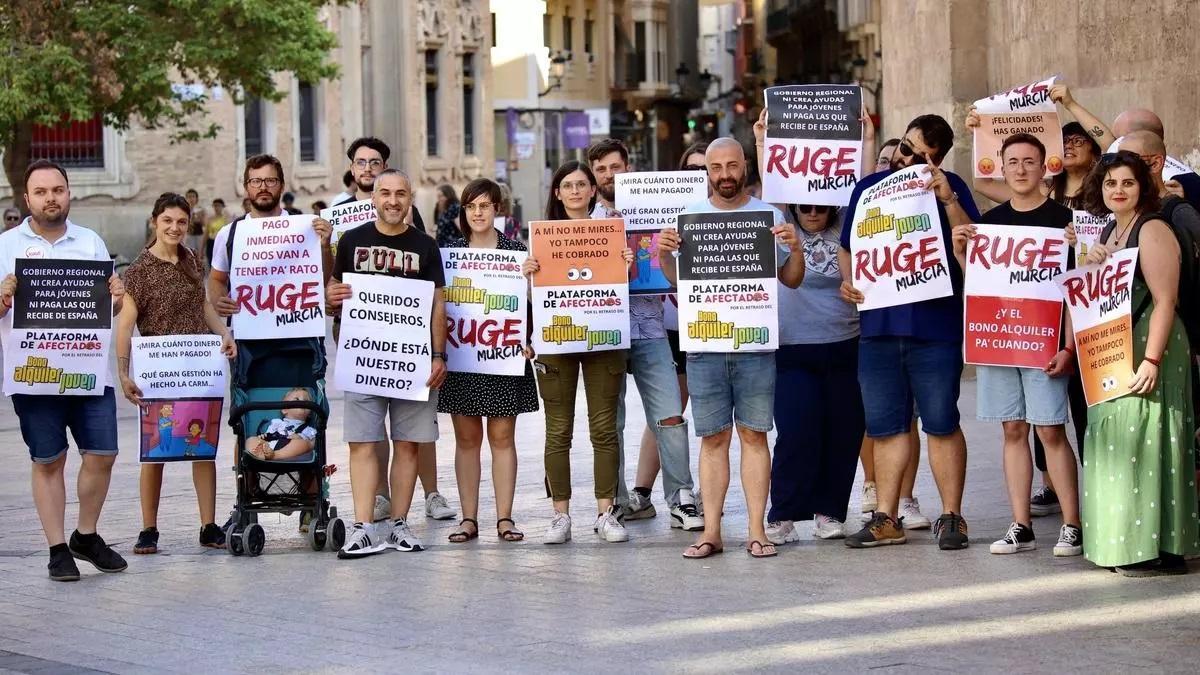 Protesta por el impago del Bono alquiler en Murcia.