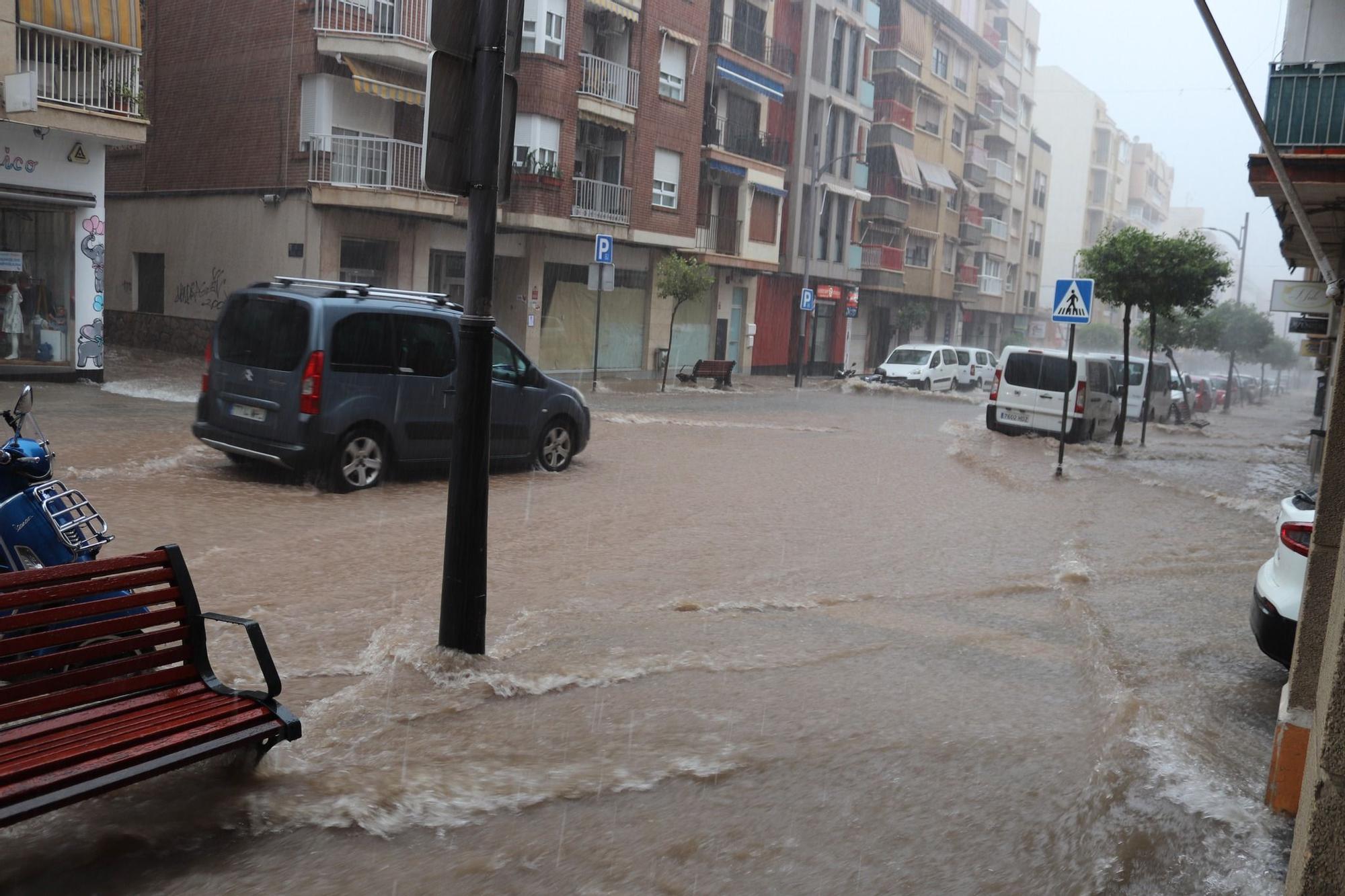 Las imágenes que deja el temporal de lluvias este martes en Águilas