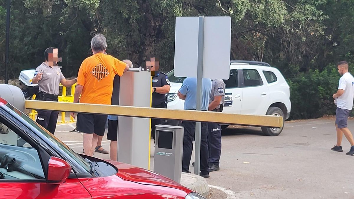 Pollença Varios vecinos, retenidos en el parking de Formentor por negarse a pagar el tique