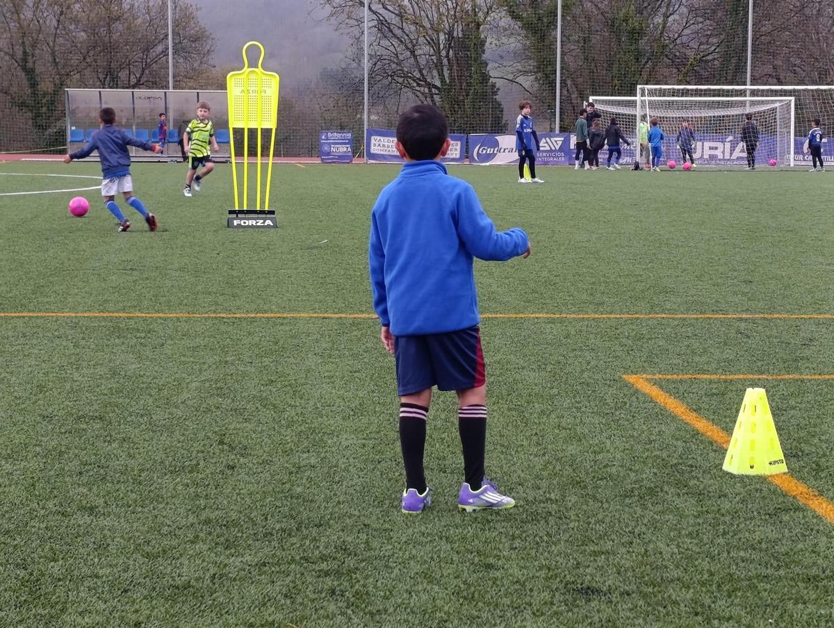 Montse Tomé comparte la Nochebuena con los niños del Atlético de Lugones