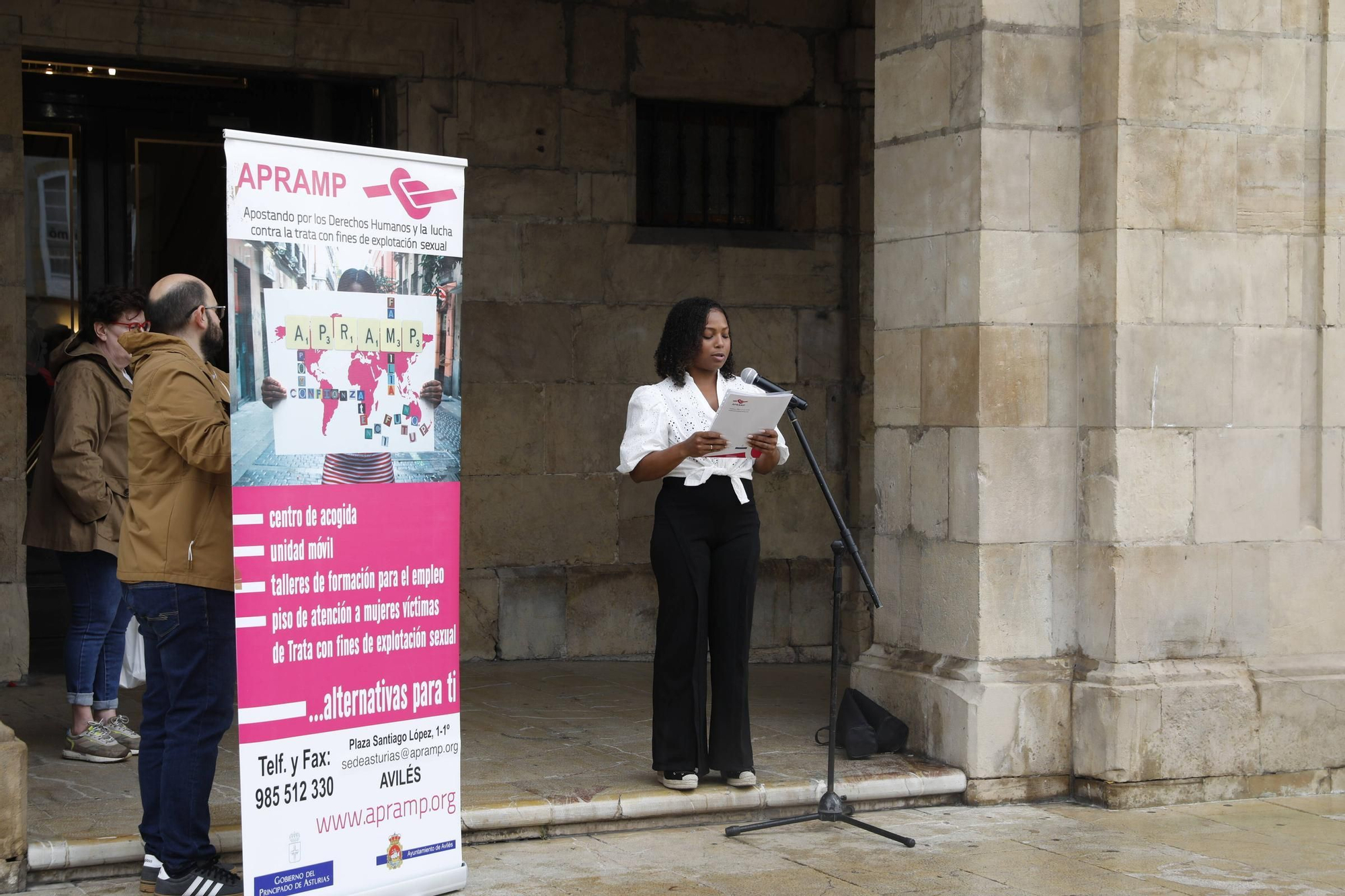 EN IMÁGENES: Así fue la concentración y lectura de manifiesto en contra de la trata en el Día Internacional contra la Explotación Sexual y el Tráfico de Mujeres y Niños