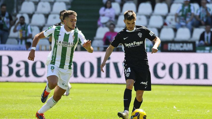 Aleix Febas recibió nueve faltas en el Córdoba - Elche