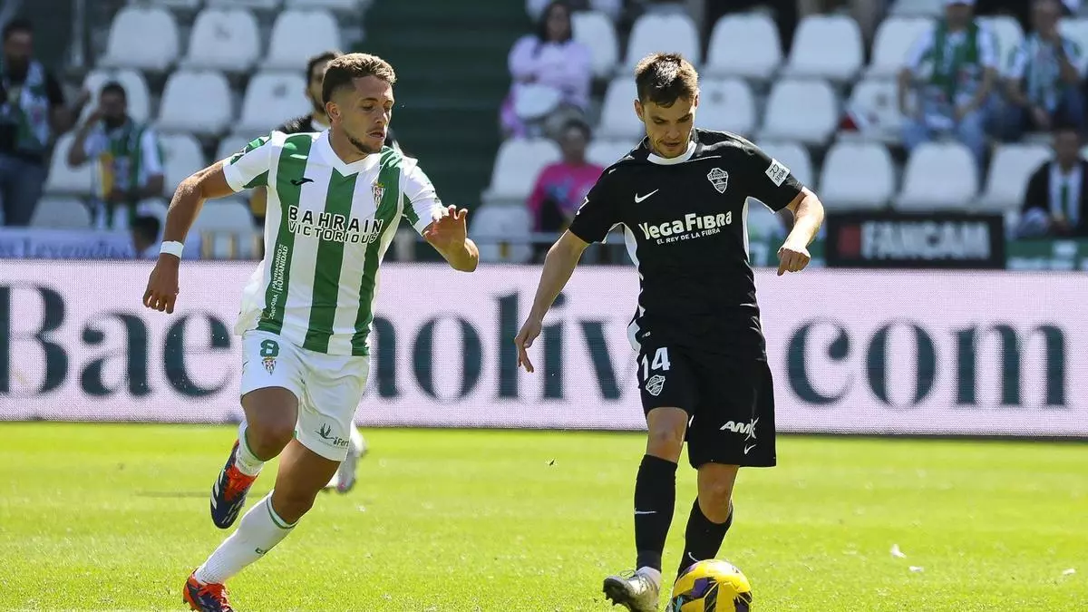 Aleix Febas recibió nueve faltas en el Córdoba - Elche