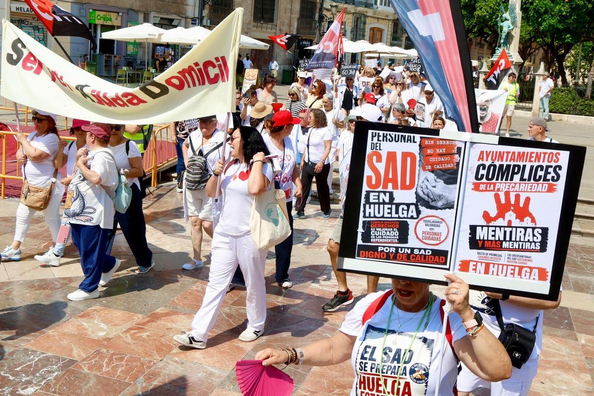 Las trabajadoras del SAD salen a la calle para exigir condiciones dignas y un servicio de calidad