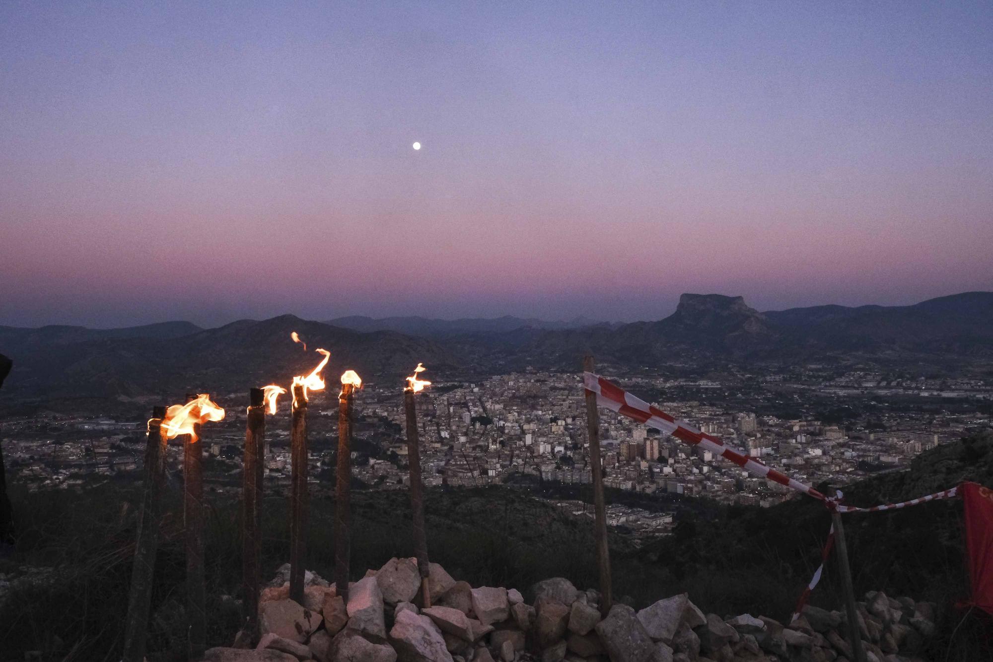 La Bajada de las Antorchas del monte Bolón de Elda