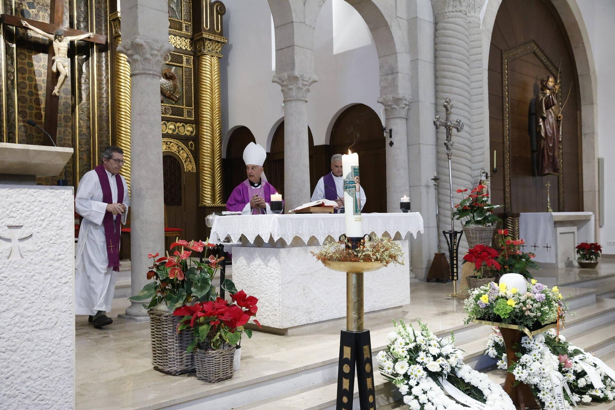 El funeral por el gijonés Ignacio Figaredo, en imágenes