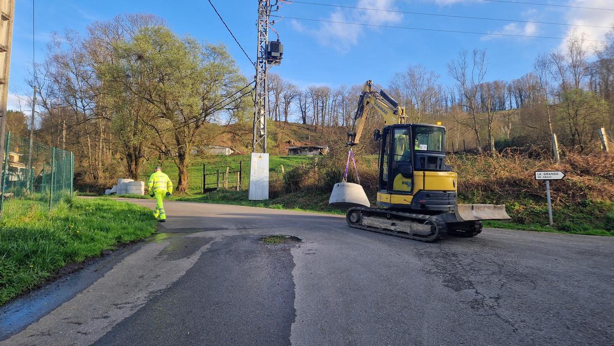 Operarios en la zona en obras.