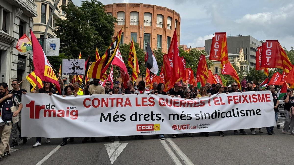 La manifestació convocada per CCOO i UGT a Girona amb motiu del Primer de Maig