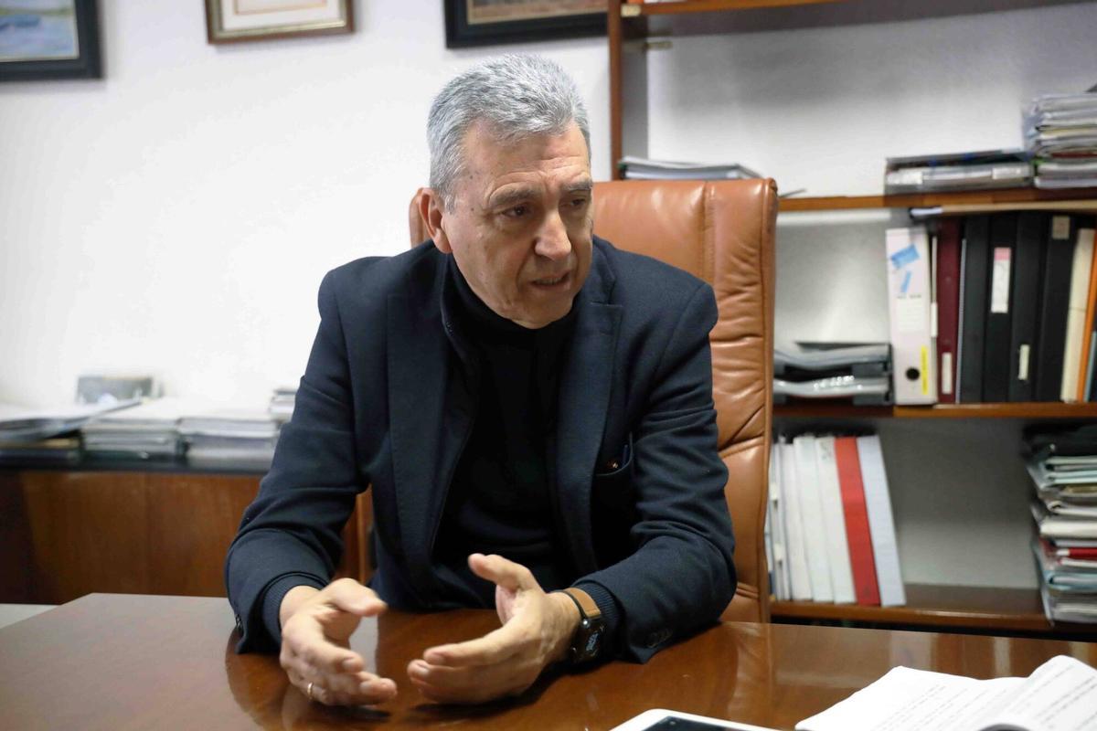 El director general y fundador de Maskom Supermercados, Sergio Cuberos, en la planta logística del polígono de Santa Teresa, en Málaga.