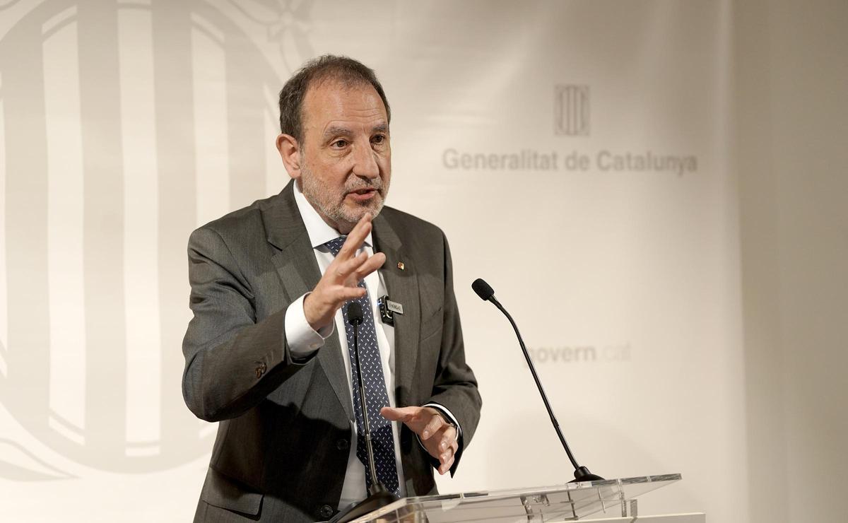 El conseller de Justícia i Qualitat Democràtica, Ramon Espadaler, durante la rueda de prensa que ha ofrecido después de la reunión con la Fiscal General del Estado.