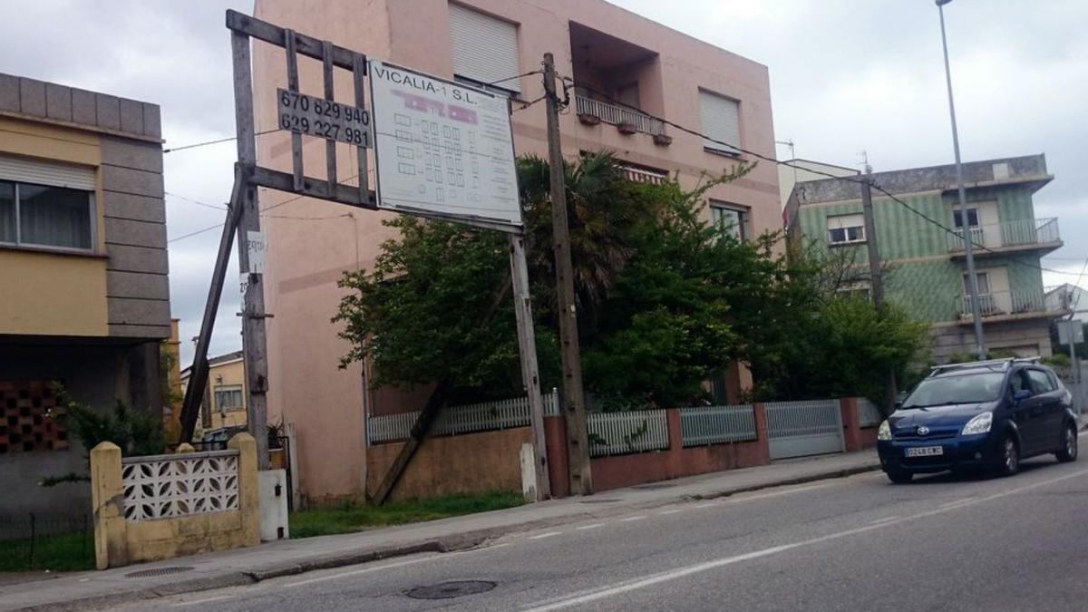 El letrero de  Vicalia que retiró el Concello en 2016. |   // 