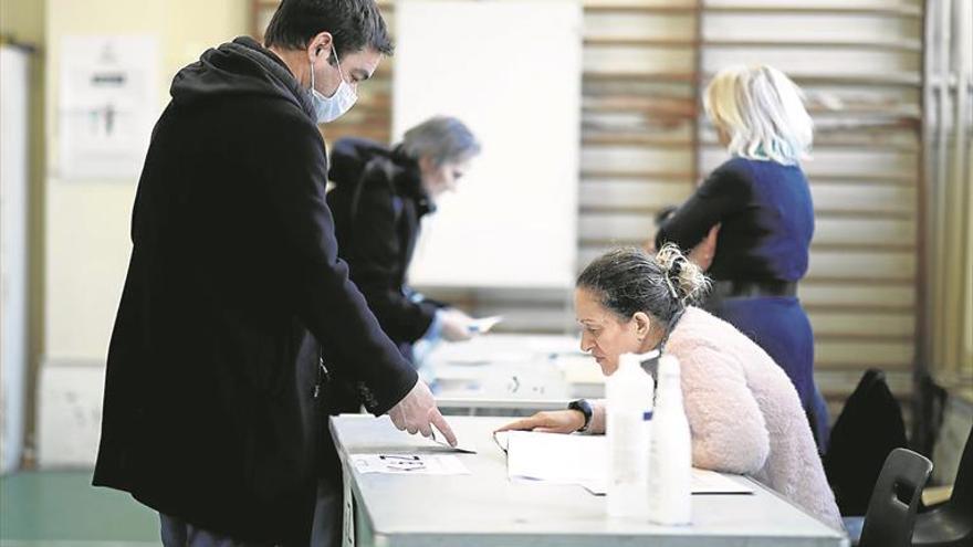 La abstención récord sacude el voto en las municipales francesas