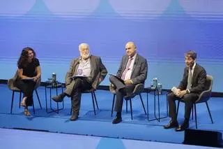 Carlos Giménez: "La política de regularización de inmigrantes y el anterior reglamento de extranjería en vigor está en la línea del pacto mundial de Marrakech"
