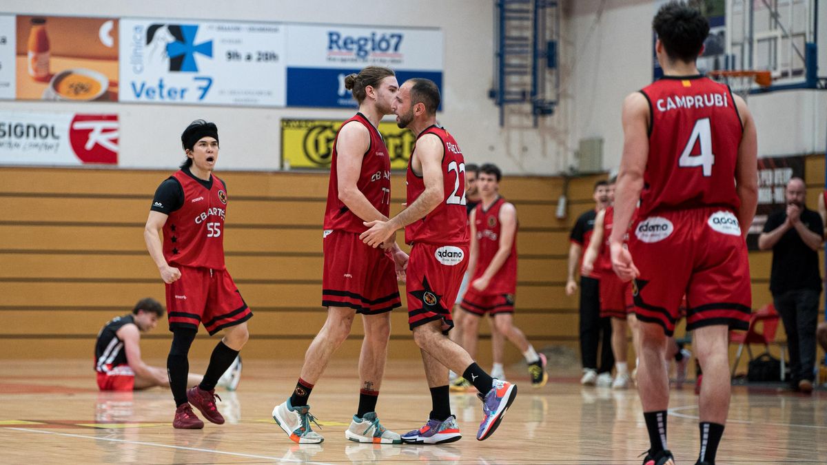 El CB Artés en un partit de Copa Catalunya contra el Santa Coloma