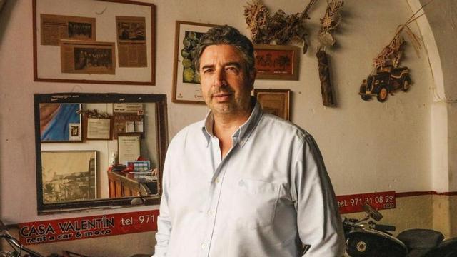 Valentín Romero Prats, en la sede de su empresa de alquiler de coches en Eivissa. | VALERIA VIDEGAIN