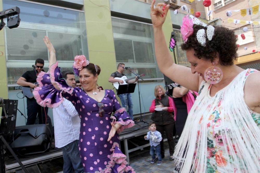 Gran ambiente en al Fiesta de las Cruces de Mayo en Cartagena