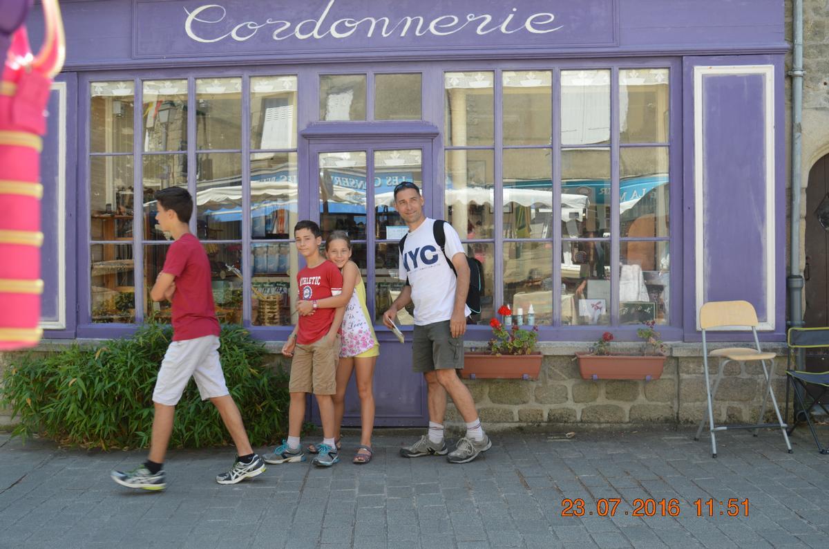 La família de la Genona, en un viatge a la Bretanya