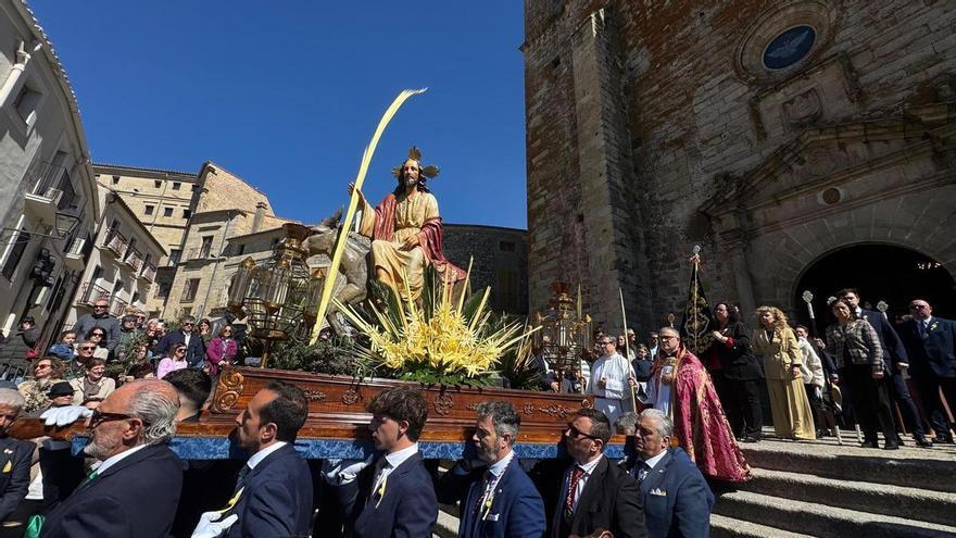 Trujillo inaugura su Semana Santa con la procesión de la Burrina