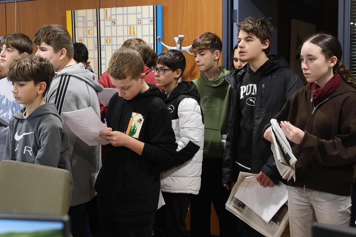 Els alumnes de l’institut Sant Agustí prenen apunts.