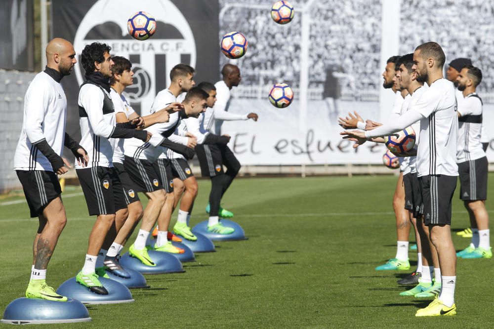 El entrenamiento del Valencia CF, en imágenes