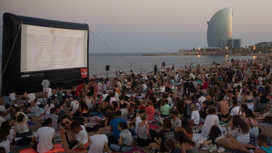 La edición pasada de Cinema Lliure en la playa de San Sebastià de Barcelona