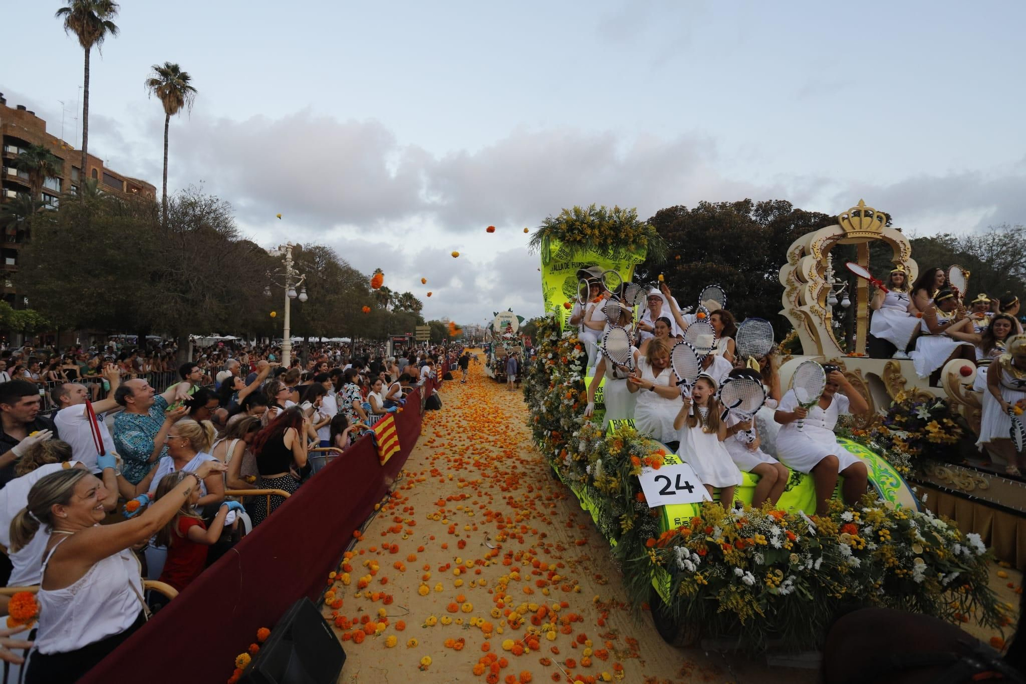 Así ha sido la Batalla de Flores en València 2024