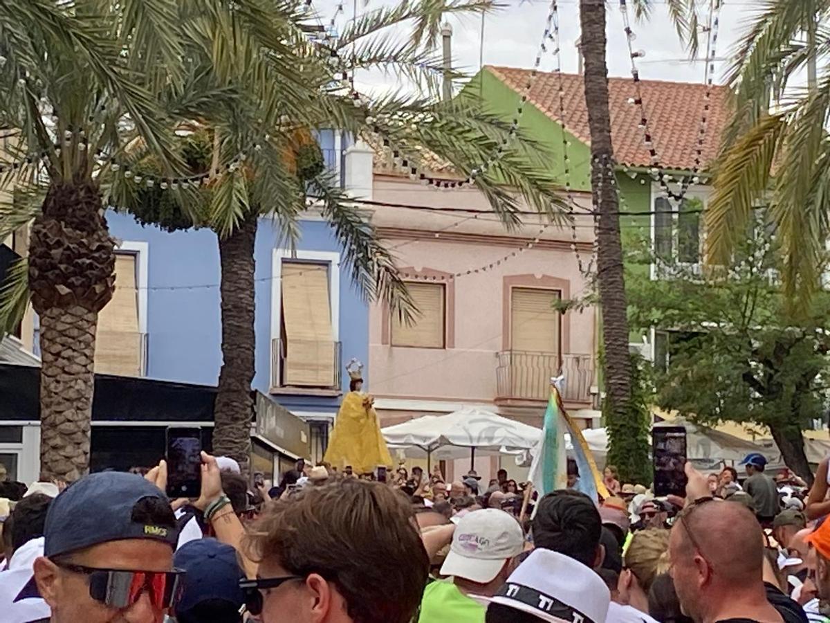Miles de aspenses acompañan a la Virgen de las Nieves en la histórica romería de la Traída desde Hondón de las Nieves