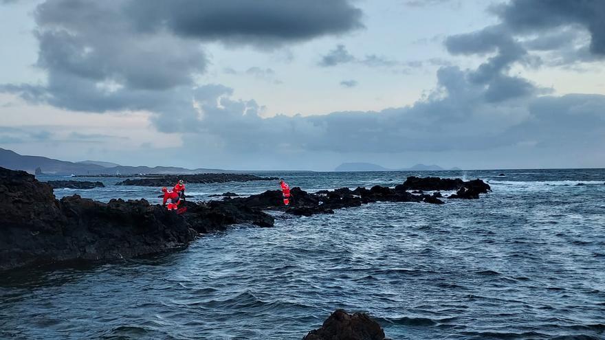 Reanudan búsqueda de la patera que volcó en Lanzarote (18/06/21)