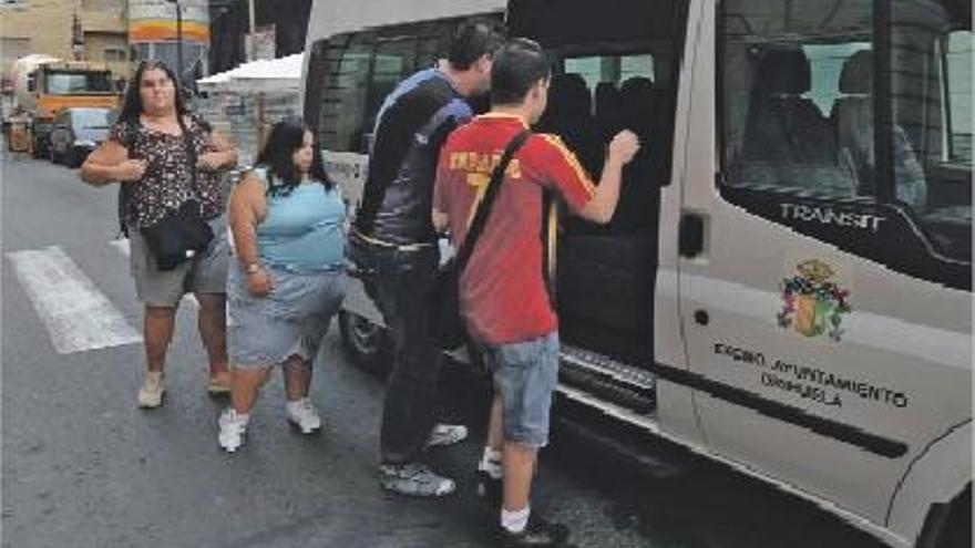 Los padres amenazan con convocar una concentración ante el Ayuntamiento.