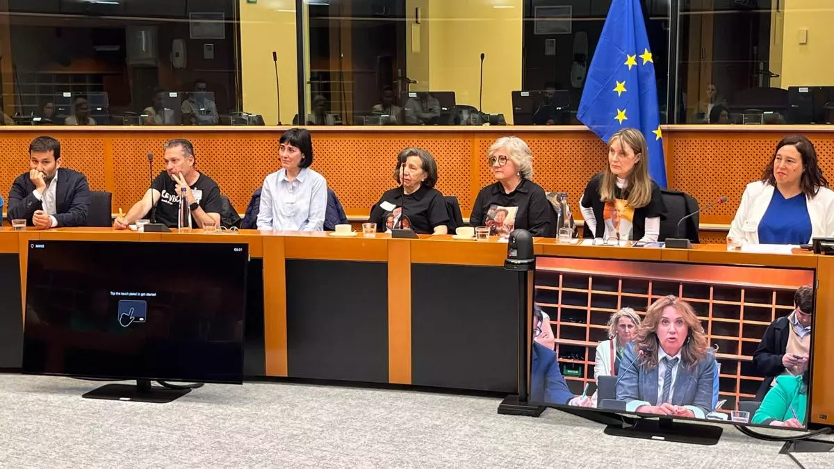Las v赤ctimas de la dana inician su periplo de reuniones con los responsables de la UE en Bruselas