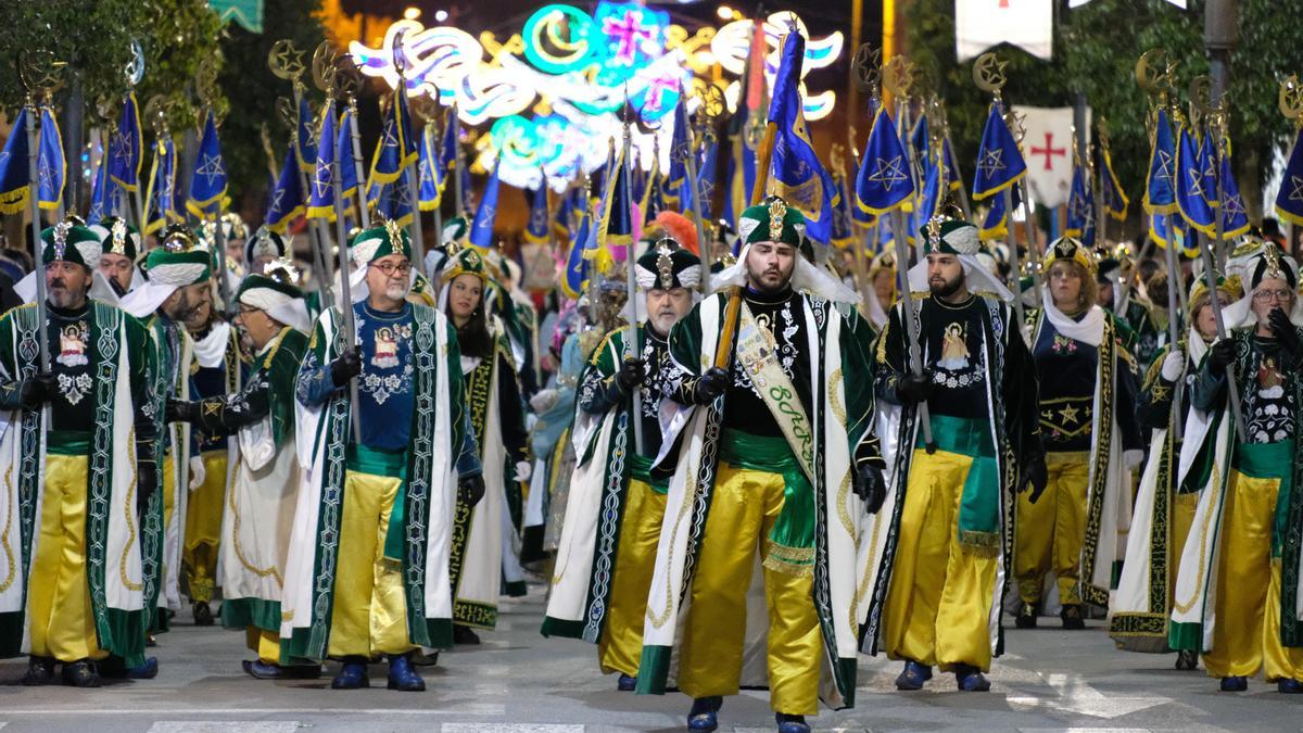 Los Emires de Sax en uno de los desfiles de las fiestas de Moros y Cristianos por San Blas.