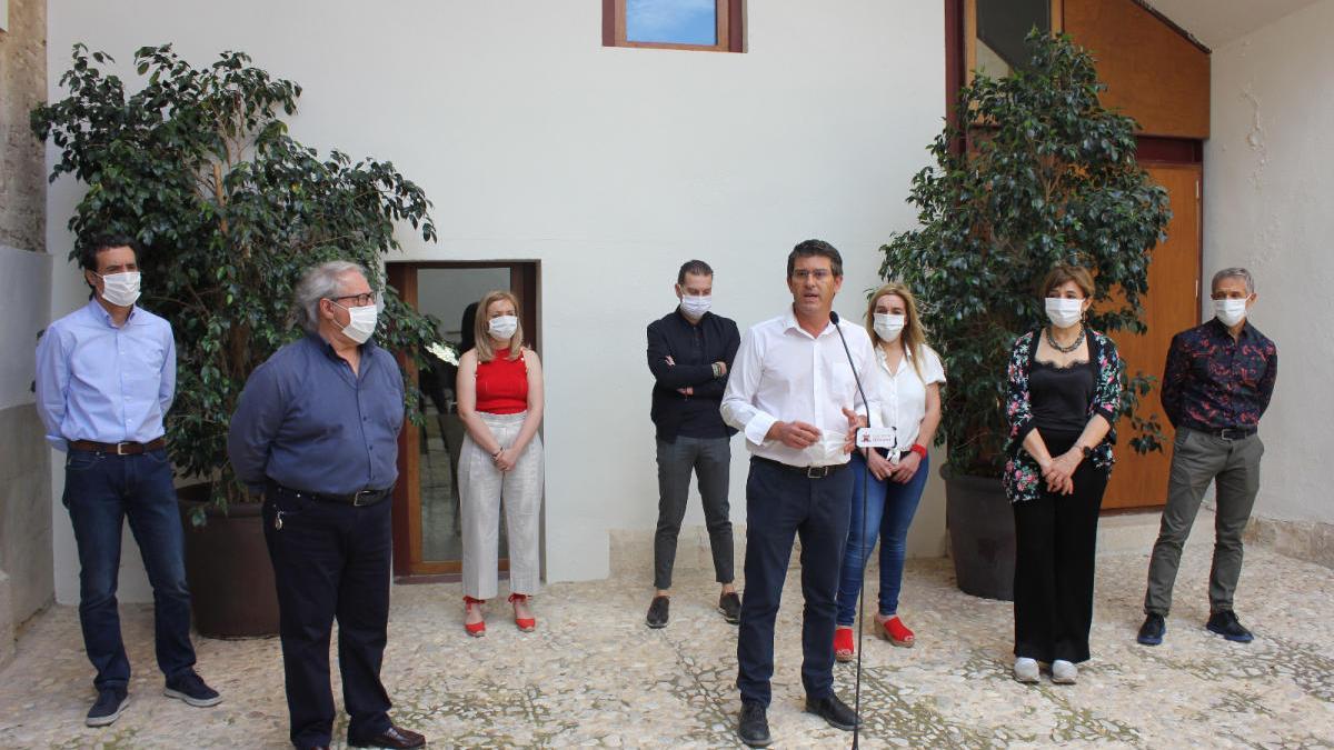Rodríguez, juntoa representantes del comercio y la hostelería, en la presentación de la campaña.