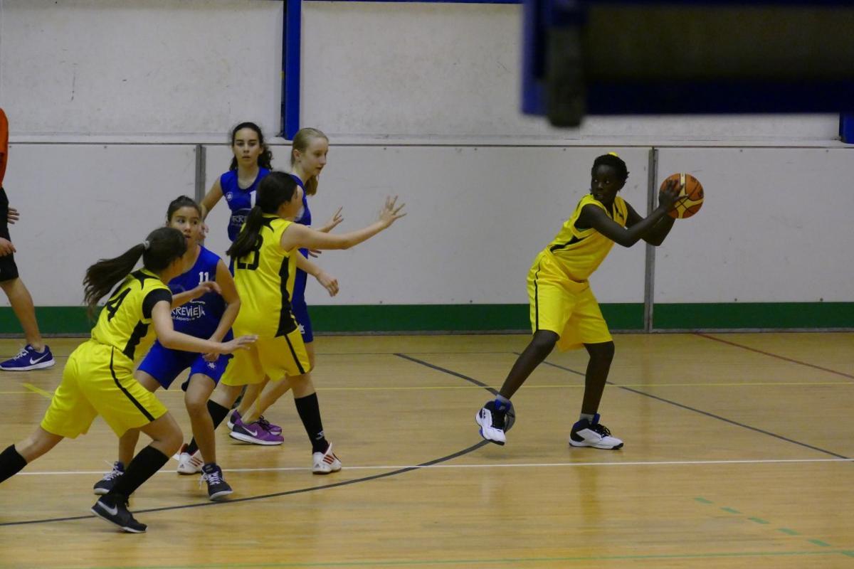 Awa Fam, en un partido entre el CD Polanens y el Torrevieja.