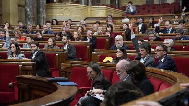 Arxiu – Votacions durant un ple al Parlament