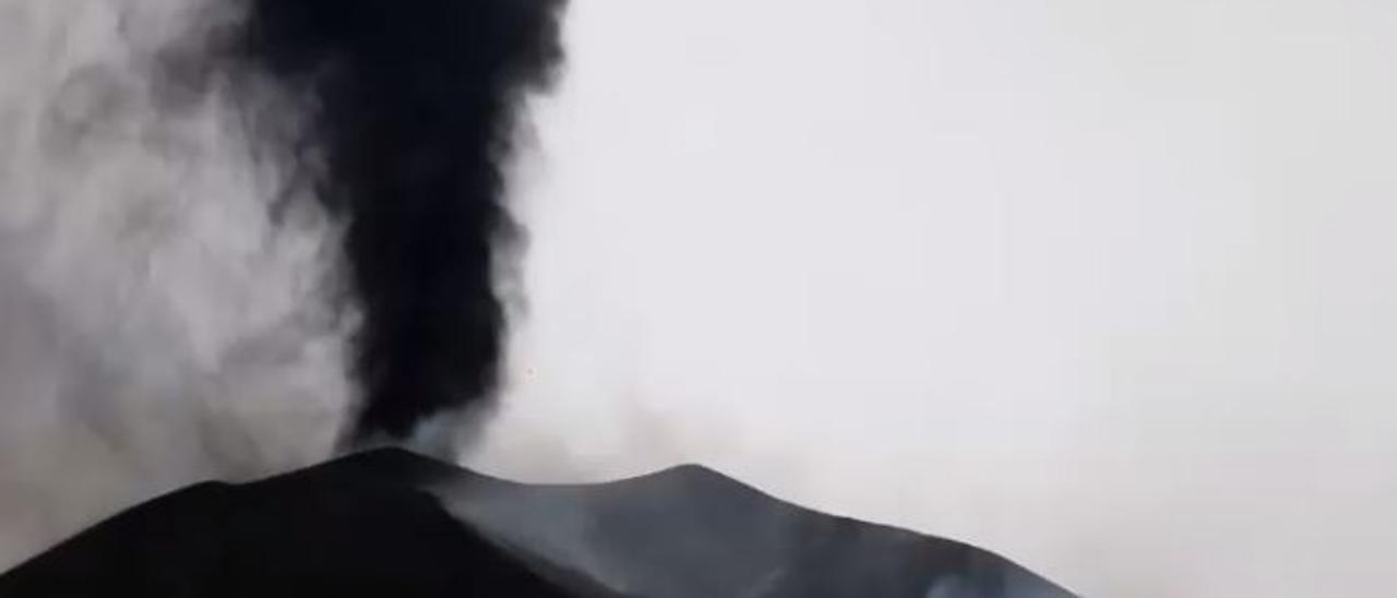 Caída de cenizas y bombas volcánicas en La Palma
