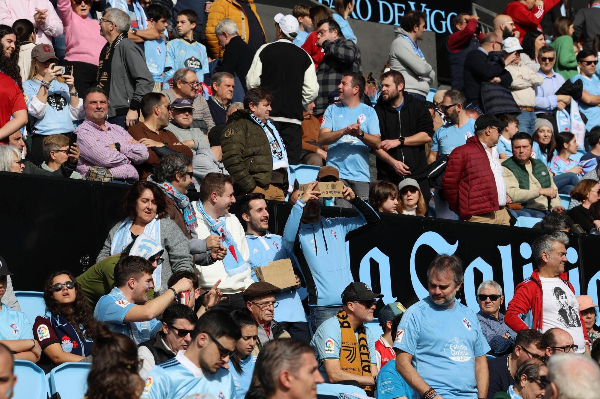 La afición celeste ante el Girona, en imágenes