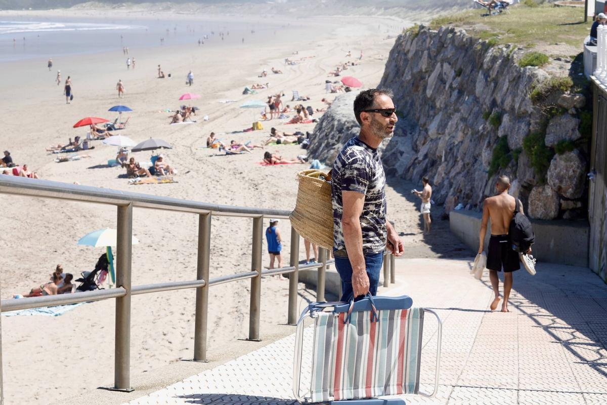 EN IMÁGENES: Asturias sofoca la ola de calor de mayo en la playa