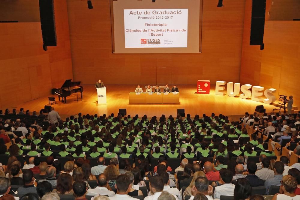 La jornada de graduació de l''EUSES omple l''Auditori