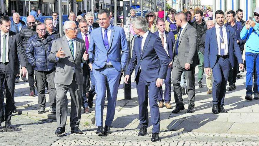 El AVE Galicia-Oporto sigue sin detalles: Sánchez y Costa eluden concretar calendario y fondos