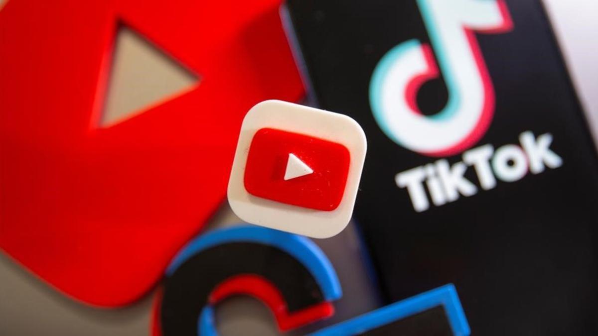 zentauroepp54938421 a 3d printed youtube and tik tok logos are seen near smartph200916181002