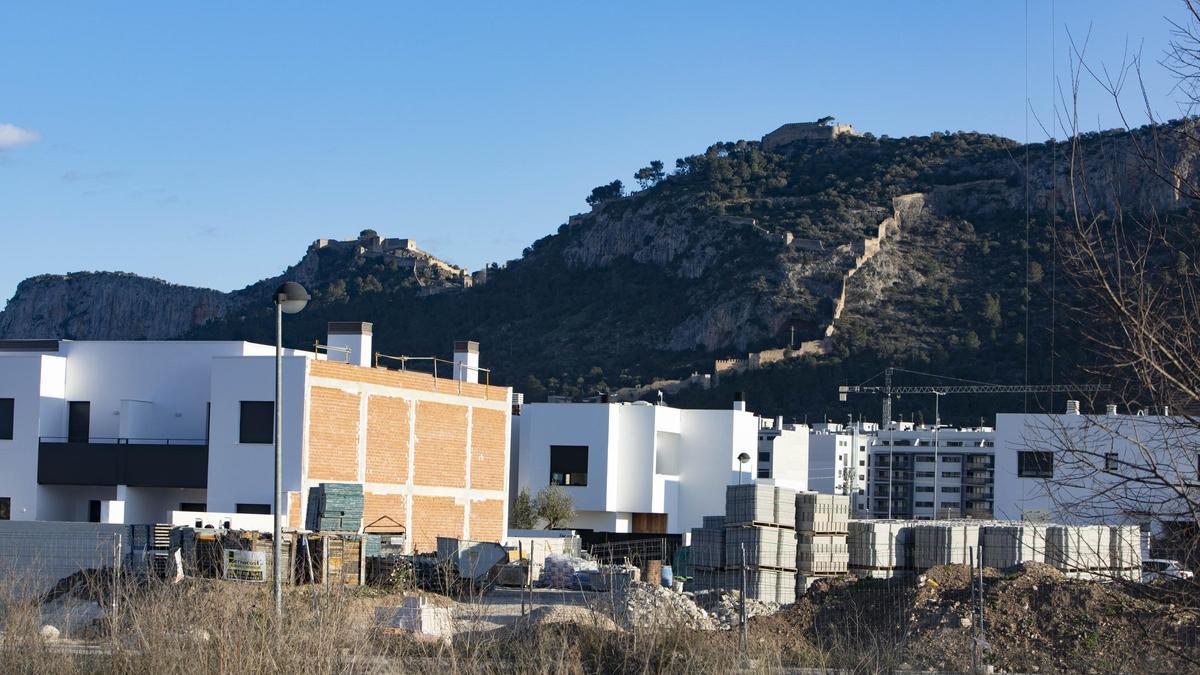Obras de construcción de una promoción de viviendas en Xàtiva.