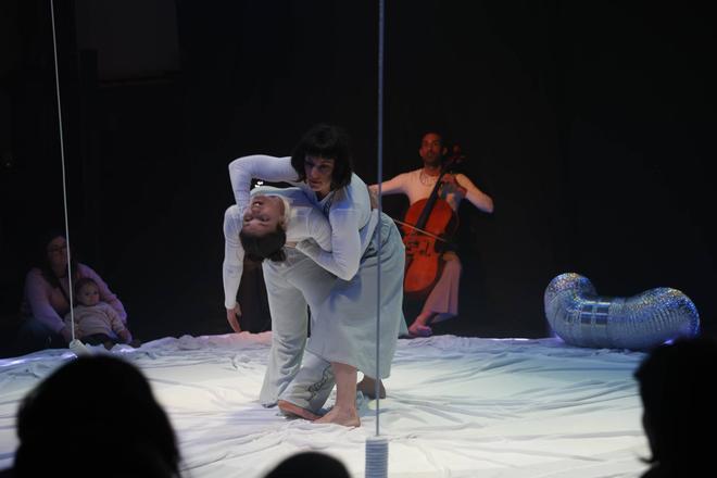 Los espectáculos para bebés y la primera infancia, un arte "en auge" en Feten (en imágenes)