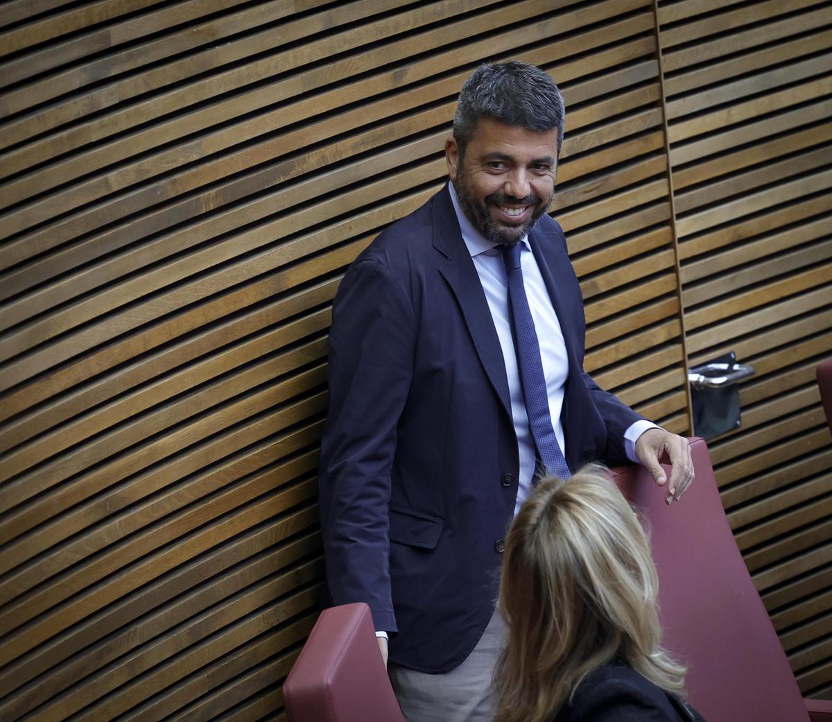 Carlos Mazón acude al pleno de las Corts, este miércoles.