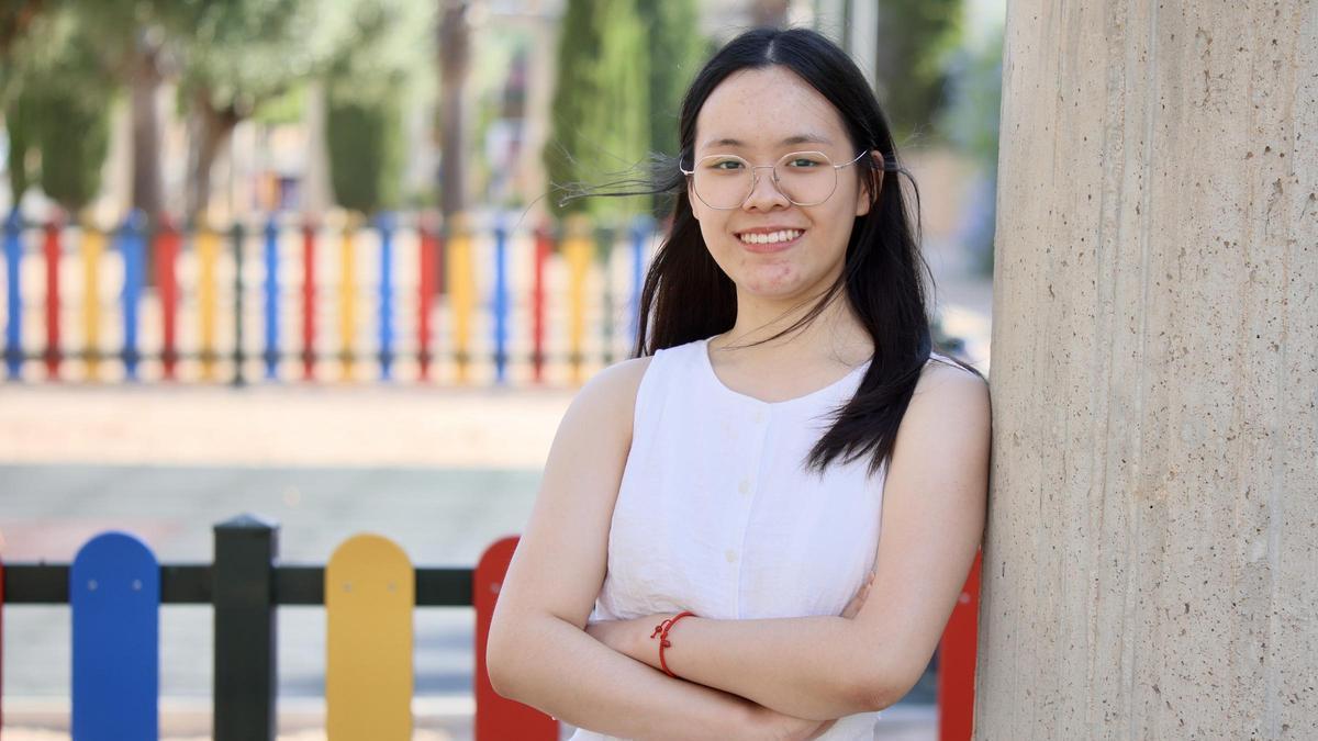 Ruiqi Jinzhang, alumna con mejor nota de la PAU 2026 de la Región de Murcia.