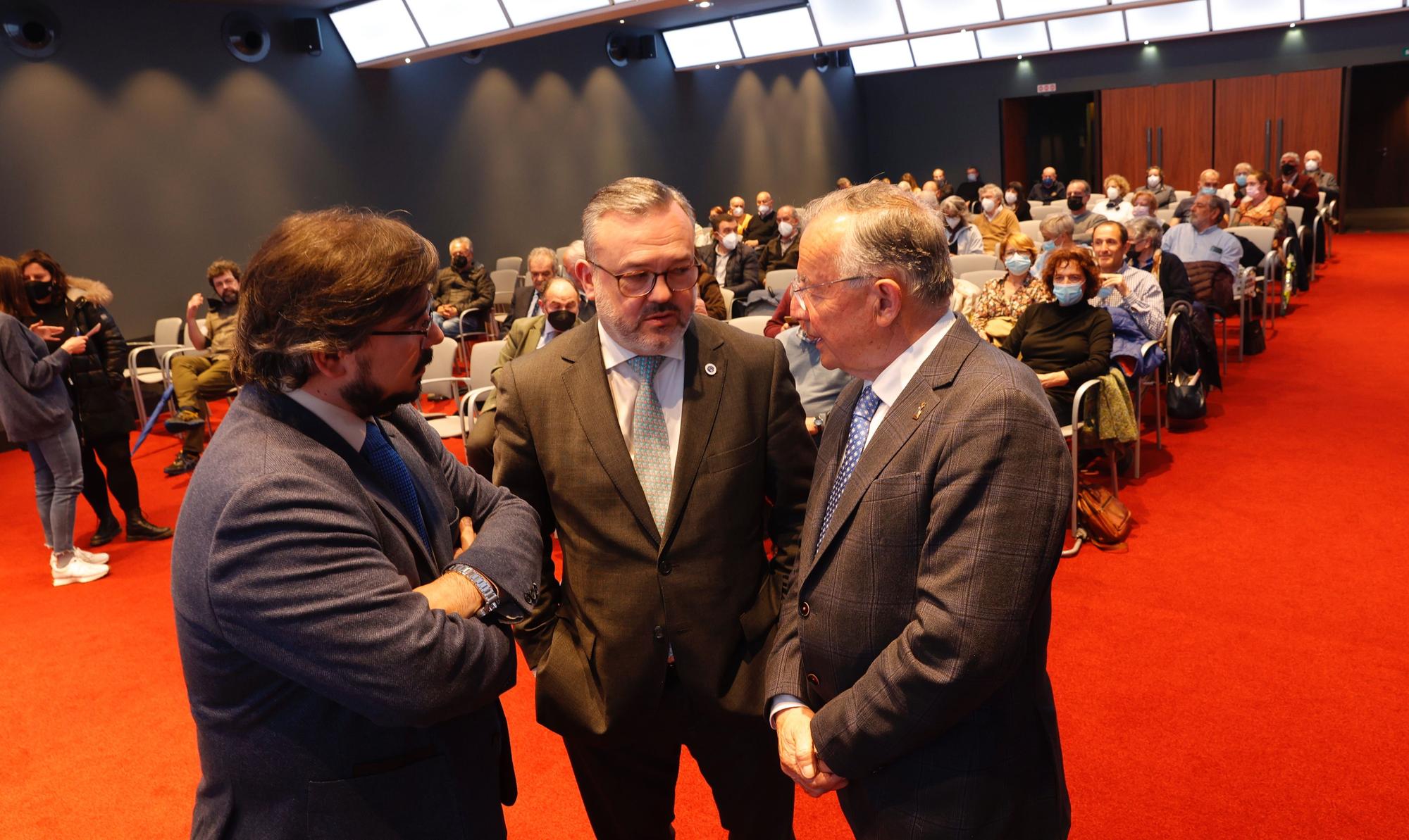 EN IMÁGENES: "Oviedo, como origen del Camino” en el club Prensa Asturiana