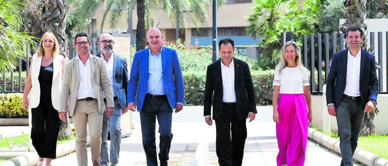 COMIDA DE ALCALDES Y PRESIDENTES EN DIARIO DE IBIZA: Hermandad azul ...