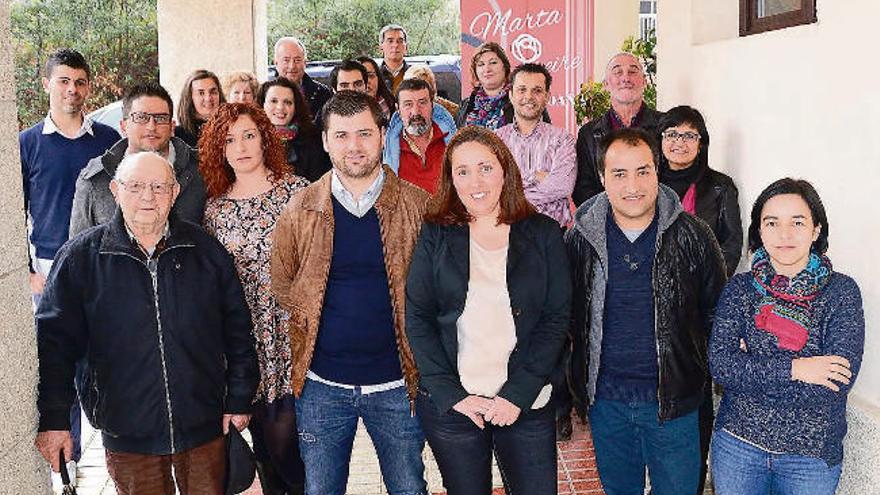 Foto de grupo de los candidatos del PSOE en los comicios de 2015.  // Gonzalo Núñez